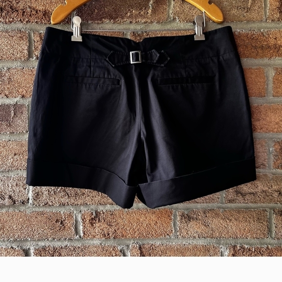 Club Monaco Black Women's Black Mid Rise Shorts Cuffed Buckle Detail Size 8 - Picture 3 of 7